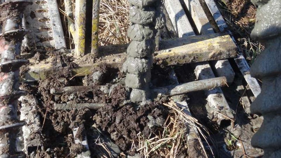 Chodzi głównie o geologię; wymagamy bardziej szczegółowego badania gruntu i potencjalni wykonawcy - co nie może dziwić - podnoszą ceny - mówi dyrektor oddziału Łukasz Lendner. źródło: GDDKiA