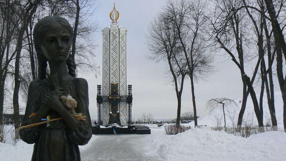 Monument upamiętniający ofiary Wielkiego Głodu w Kijowie. źródło: https://pl.wikipedia.org/wiki/Wielki_g%C5%82%C3%B3d_na_Ukrainie