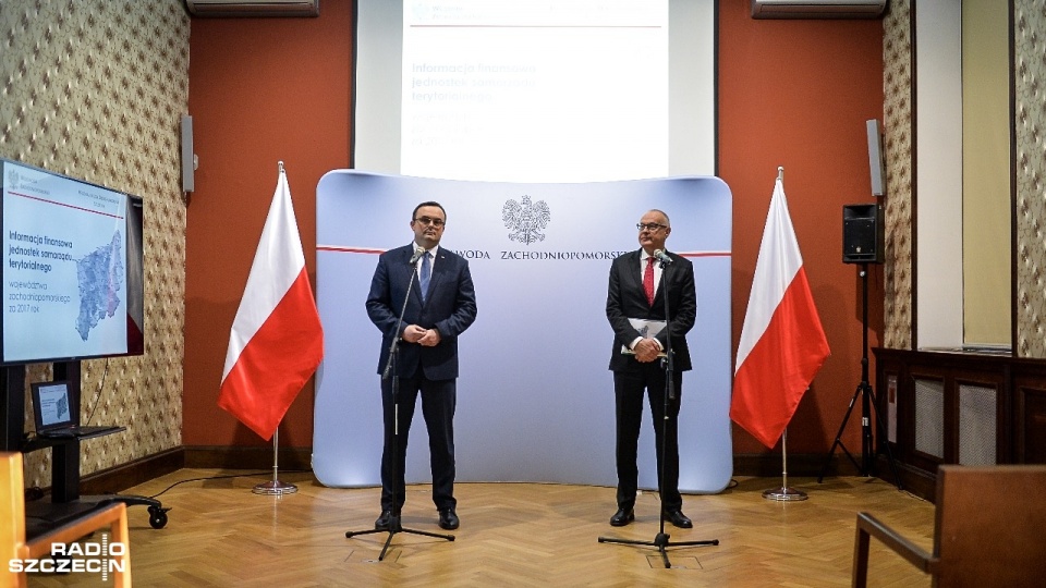 Konferencja wojewody zachodniopomorskiego i Regionalnej Izby Obrachunkowej. Fot. Łukasz Szełemej [Radio Szczecin]