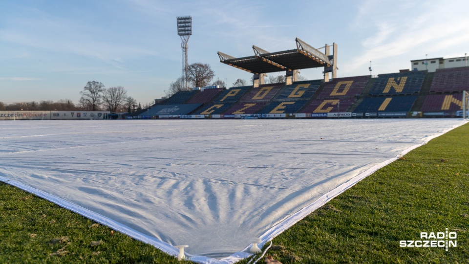 Olbrzymia mata na stadionie Pogoni Szczecin. Fot. Robert Stachnik [Radio Szczecin]