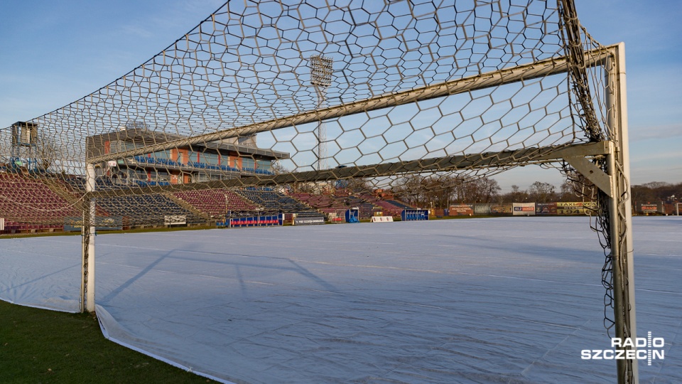 Olbrzymia mata na stadionie Pogoni Szczecin. Fot. Robert Stachnik [Radio Szczecin]