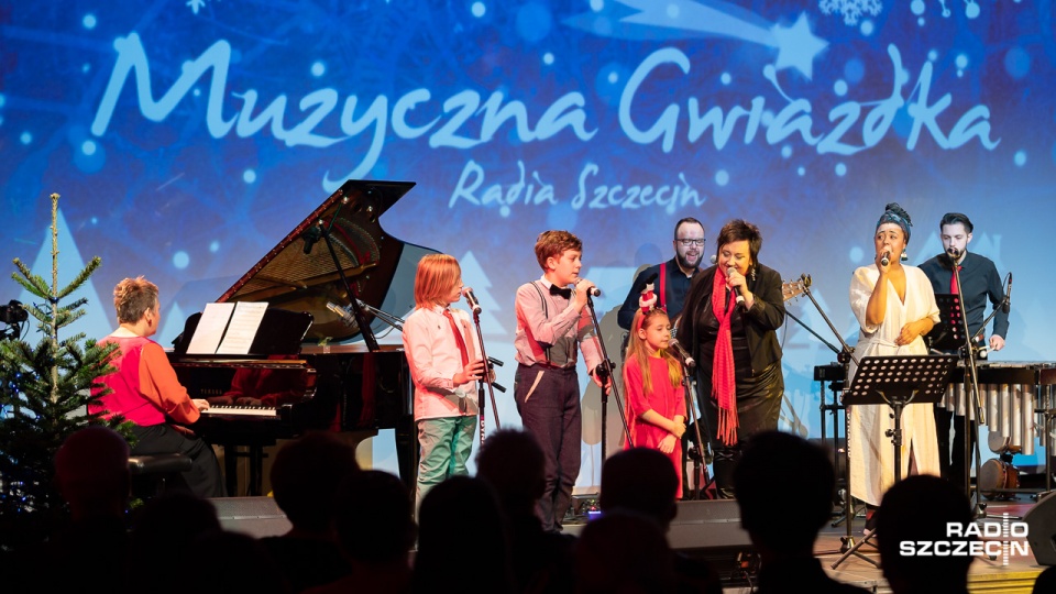 Koncert pod hasłem "Muzyczna gwiazdka Radia Szczecin" zagrała Jola Szczepaniak z rodziną. Fot. Robert Stachnik [Radio Szczecin]