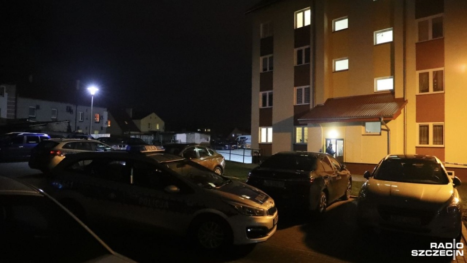 Cztery ciała znaleziono w jednym z mieszkań w Pyrzycach. Fot. Robert Stachnik [Radio Szczecin]