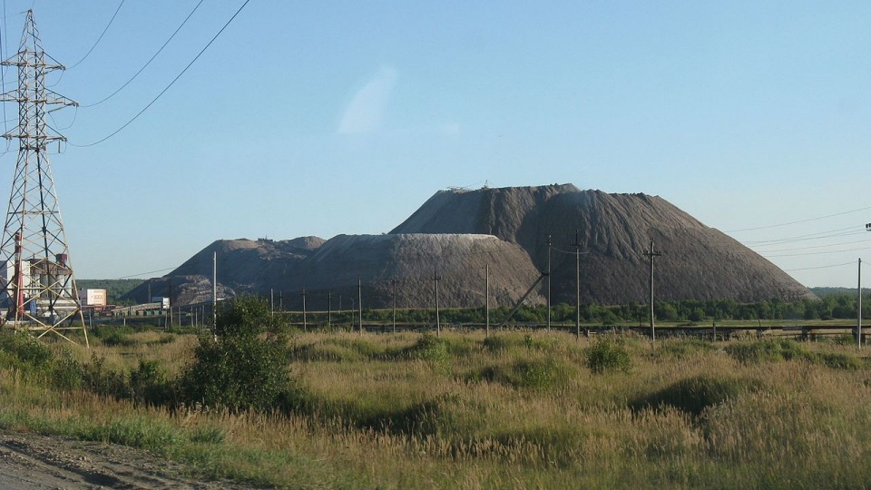 Wysypisko soli potasowych w Solikamsku. źródło: https://en.wikipedia.org/wiki/Solikamsk