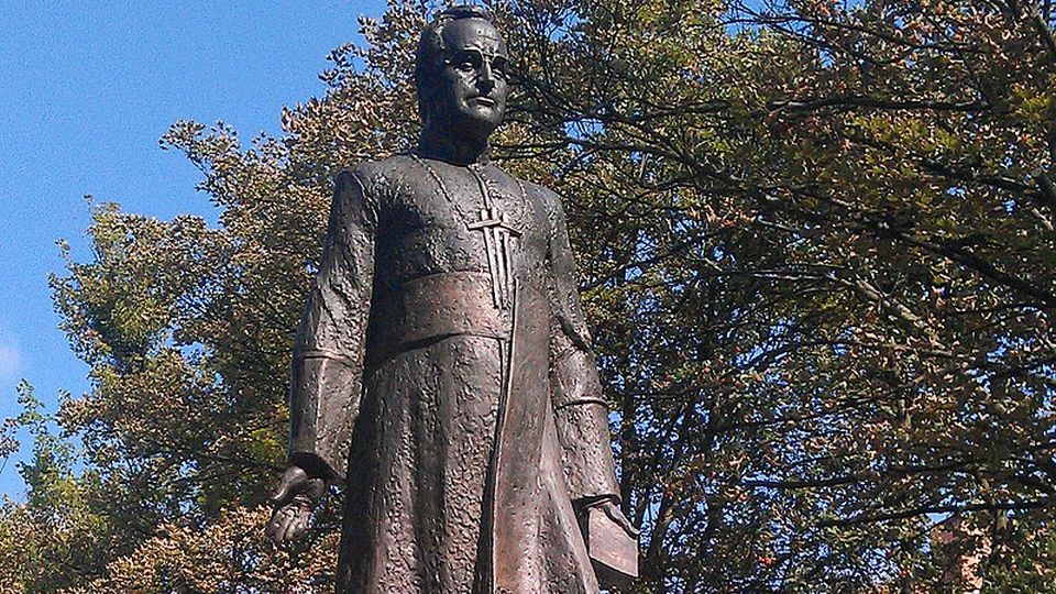 Pomnik księdza Henryka Jankowskiego w Gdańsku został rozebrany