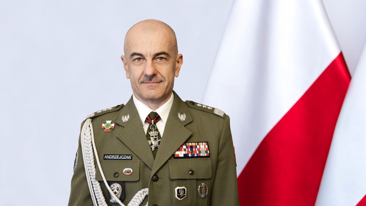 Generał Rajmund Andrzejczak. źródło: wikipedia.pl
