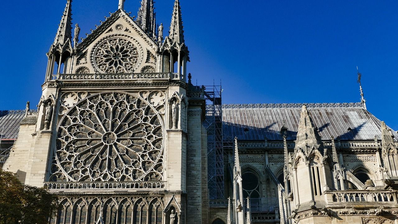 Katedra Notre-Dame w Paryżu. Zdjęcie sprzed pożaru. Fot. pixabay.com / SatyaPrem (CC0 domena publiczna)