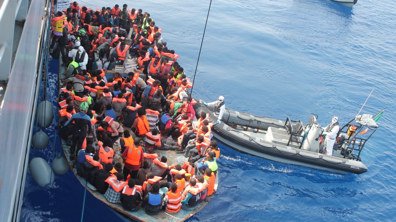 W ciągu 48 godzin przybyły 43 łodzie i statki z migrantami