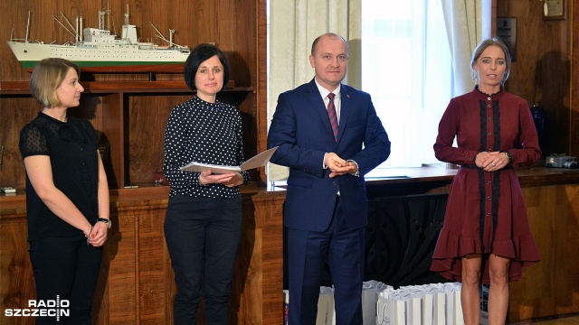 Wręczenie stypendiów prezydenta Szczecina. Fot. Łukasz Szełemej [Radio Szczecin] Doktoranci i studenci odebrali stypendia prezydenta Szczecina [ZDJĘCIA]