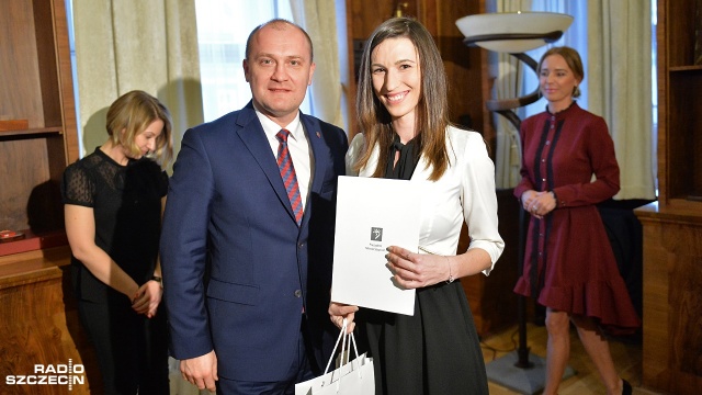 Wręczenie stypendiów prezydenta Szczecina. Fot. Łukasz Szełemej [Radio Szczecin] Doktoranci i studenci odebrali stypendia prezydenta Szczecina [ZDJĘCIA]