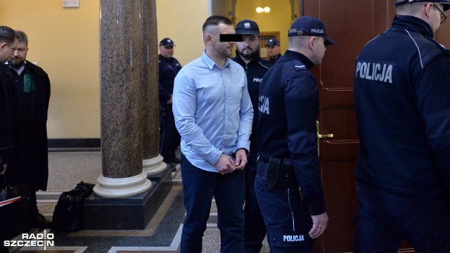 Sąd Okręgowy w Szczecinie skazał głównych oskarżonych - Tomasza K. i Michała W. - na odpowiednio 6 i 12 lat więzienia. Fot. Łukasz Szełemej [Radio Szczecin] Zapadł wyrok w sprawie ataku maczetą i zabójstwa "Skorupy" [ZDJĘCIA]