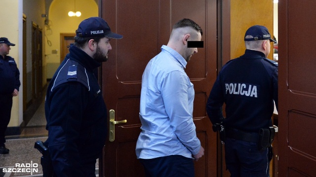 Sąd Okręgowy w Szczecinie skazał głównych oskarżonych - Tomasza K. i Michała W. - na odpowiednio 6 i 12 lat więzienia. Fot. Łukasz Szełemej [Radio Szczecin] Zapadł wyrok w sprawie ataku maczetą i zabójstwa "Skorupy" [ZDJĘCIA]