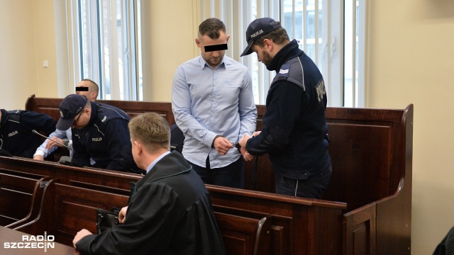 Sąd Okręgowy w Szczecinie skazał głównych oskarżonych - Tomasza K. i Michała W. - na odpowiednio 6 i 12 lat więzienia. Fot. Łukasz Szełemej [Radio Szczecin] Zapadł wyrok w sprawie ataku maczetą i zabójstwa "Skorupy" [ZDJĘCIA]
