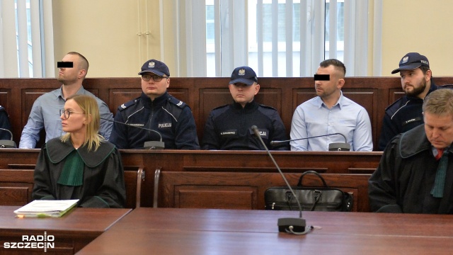 Sąd Okręgowy w Szczecinie skazał głównych oskarżonych - Tomasza K. i Michała W. - na odpowiednio 6 i 12 lat więzienia. Fot. Łukasz Szełemej [Radio Szczecin] Zapadł wyrok w sprawie ataku maczetą i zabójstwa "Skorupy" [ZDJĘCIA]