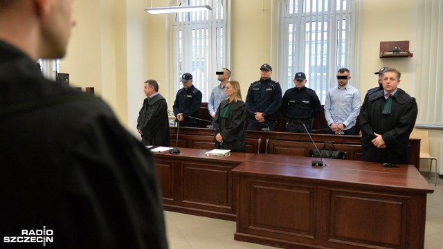 Sąd Okręgowy w Szczecinie skazał głównych oskarżonych - Tomasza K. i Michała W. - na odpowiednio 6 i 12 lat więzienia. Fot. Łukasz Szełemej [Radio Szczecin] Zapadł wyrok w sprawie ataku maczetą i zabójstwa "Skorupy" [ZDJĘCIA]