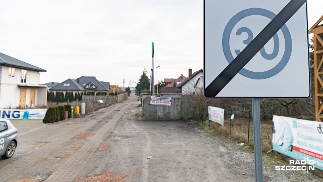 Fot. Robert Stachnik [Radio Szczecin] Wyremontują ulicę Elżbiety w Mierzynie. Koszt - dwa miliony złotych [ZDJĘCIA]