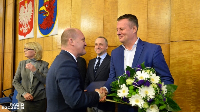 Poetka i pisarka, historyk oraz profesor PUM uhonorowani Medalami za Zasługi dla Miasta Szczecina. Fot. Łukasz Szełemej [Radio Szczecin] Uhonorowani Medalami za Zasługi dla Miasta Szczecina [ZDJĘCIA]
