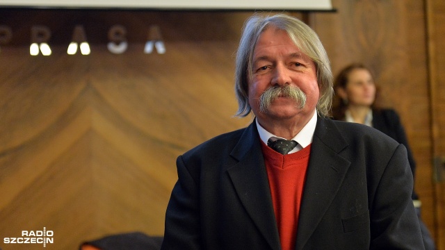 Poetka i pisarka, historyk oraz profesor PUM uhonorowani Medalami za Zasługi dla Miasta Szczecina. Fot. Łukasz Szełemej [Radio Szczecin] Uhonorowani Medalami za Zasługi dla Miasta Szczecina [ZDJĘCIA]