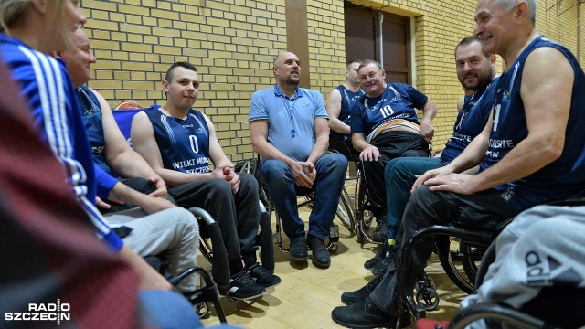Wilki Morskie Start Szczecin to amatorska drużyna koszykówki na wózkach. Fot. Łukasz Szełemej [Radio Szczecin] "Ekipa jest mocna". Potrzeba jednak pieniędzy na wózki [ZDJĘCIA]
