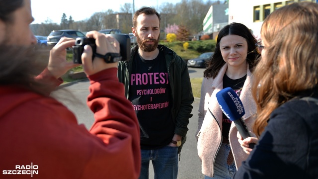 Fot. Łukasz Szełemej [Radio Szczecin] Protest psychologów w szpitalu w szczecińskich Zdrojach [WIDEO, ZDJĘCIA]