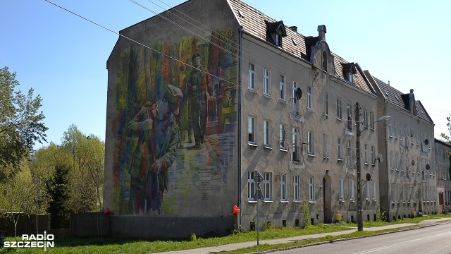 Fot. Łukasz Szełemej [Radio Szczecin] Wyjątkowe murale ozdobiły budynki na szczecińskim Skolwinie [WIDEO, ZDJĘCIA]