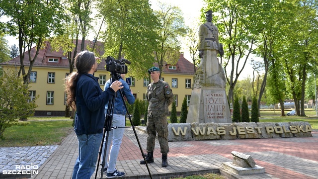Fot. Łukasz Szełemej [Radio Szczecin] Ponad stu ochotników zgłosiło się do służby przygotowawczej w 12BZ [WIDEO, ZDJĘCIA]