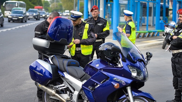 Fot. Łukasz Szełemej [Radio Szczecin] Policjanci kontrolowali motocyklistów, na ich własne życzenie [ZDJĘCIA]