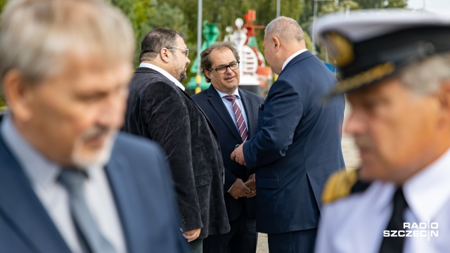 Fot. Robert Stachnik [Radio Szczecin] Ostatnia umowa w ramach inwestycji pogłębiania toru wodnego Szczecin-Świnoujście [WIDEO, ZDJĘCIA]