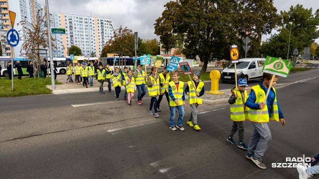 Fot. Robert Stachnik [Radio Szczecin] Dzieci wspierały policjantów w akcji na szczecińskich ulicach [WIDEO, ZDJĘCIA]