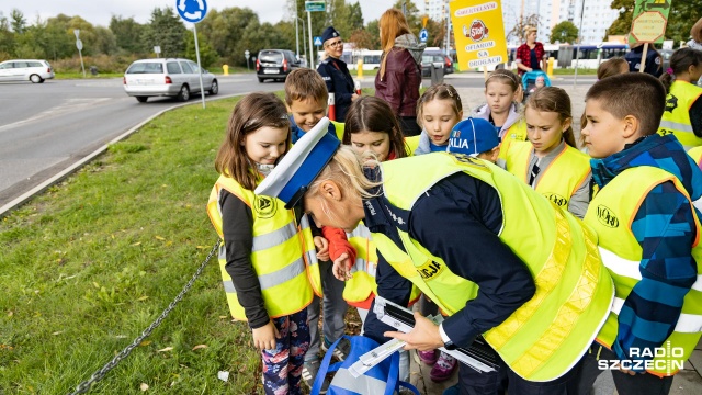 Fot. Robert Stachnik [Radio Szczecin] Dzieci wspierały policjantów w akcji na szczecińskich ulicach [WIDEO, ZDJĘCIA]