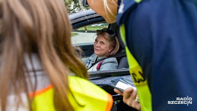 Fot. Robert Stachnik [Radio Szczecin] Dzieci wspierały policjantów w akcji na szczecińskich ulicach [WIDEO, ZDJĘCIA]