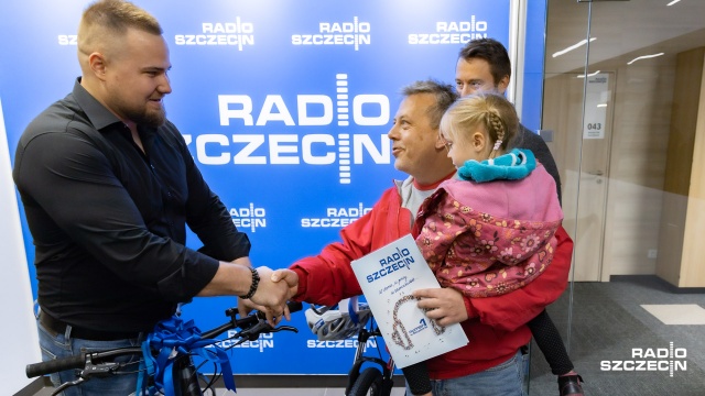 Jeszcze trzy rowery są do zgarnięcia. Fot. Robert Stachnik [Radio Szczecin] Pierwsze rowery trafiły do rąk słuchaczy Radia Szczecin. Konkurs trwa! [WIDEO, ZDJĘCIA]