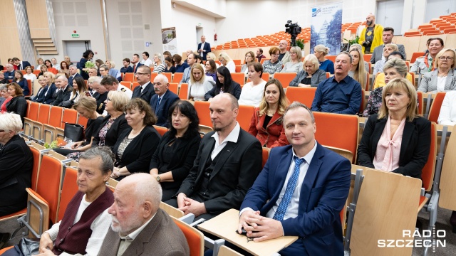 Na Wydziale Elektrycznym Zachodniopomorskiego Uniwersytetu Technologicznego, medale wręczył wiceminister edukacji, Maciej Kopeć. Fot. Robert Stachnik [Radio Szczecin] Szczecińskie obchody Dnia Edukacji Narodowej [ZDJĘCIA]