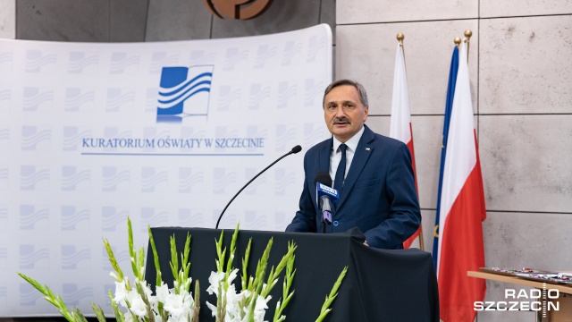 Na Wydziale Elektrycznym Zachodniopomorskiego Uniwersytetu Technologicznego, medale wręczył wiceminister edukacji, Maciej Kopeć. Fot. Robert Stachnik [Radio Szczecin] Szczecińskie obchody Dnia Edukacji Narodowej [ZDJĘCIA]