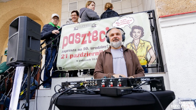 Fot. Robert Stachnik [Radio Szczecin] 50. urodziny Pasztecika. Tłumy szczecinian czekają w kolejce [ZDJĘCIA]