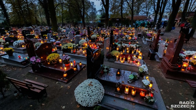Fot. Robert Stachnik [Radio Szczecin] Cmentarz z duszą. Niezwykły klimat na Centralnym [WIDEO, DUŻO ZDJĘĆ]
