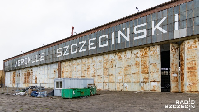 Fot. Robert Stachnik [Radio Szczecin] Kończy się remont stuletniego hangaru Aeroklubu w Dąbiu [WIDEO, ZDJĘCIA]