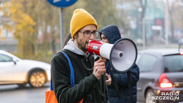 Fot. Robert Stachnik [Radio Szczecin] "Na wycinkę nie ma zgody!" Mieszkańcy protestowali w ochronie drzew [ZDJĘCIA]