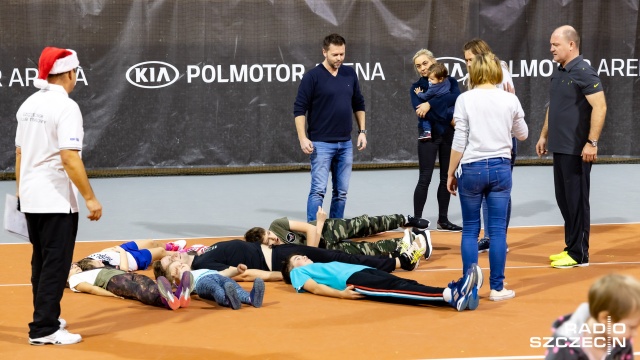 Fot. Robert Stachnik [Radio Szczecin] Mikołajkowa zabawa w tenisa [DUŻO ZDJĘĆ]