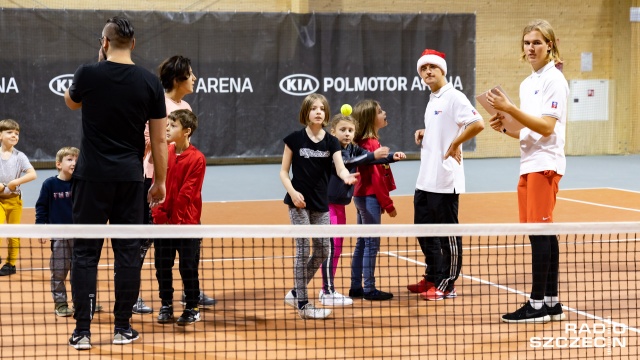 Fot. Robert Stachnik [Radio Szczecin] Mikołajkowa zabawa w tenisa [DUŻO ZDJĘĆ]