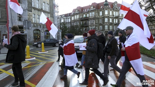 Fot. Maciej Papke [Radio Szczecin] Białorusini protestują w Szczecinie. "Chcemy żyć we własnym wolnym państwie" [WIDEO, ZDJĘCIA]
