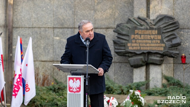 Fot. Robert Stachnik [Radio Szczecin] Prezydent Duda przy bramie stoczniowej. Rocznica Grudnia '70 w Szczecinie [WIDEO, DUŻO ZDJĘĆ]