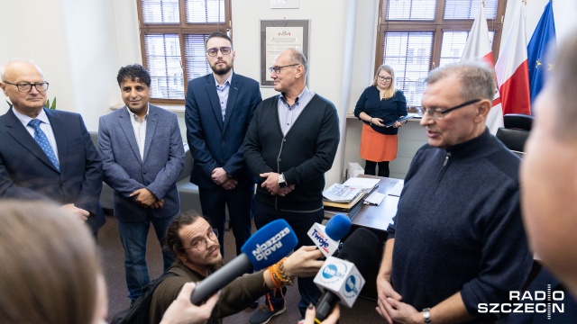 Fot. Robert Stachnik [Radio Szczecin] Uratował życie przechodnia. Strażak został doceniony [WIDEO, ZDJĘCIA]
