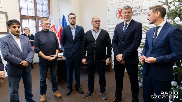 Fot. Robert Stachnik [Radio Szczecin] Uratował życie przechodnia. Strażak został doceniony [WIDEO, ZDJĘCIA]