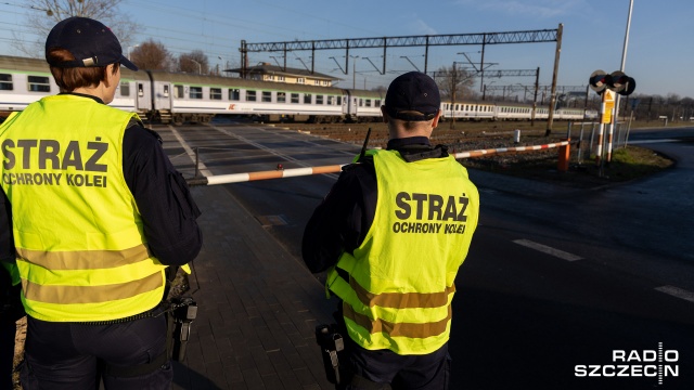Fot. Robert Stachnik [Radio Szczecin] Uwaga na przejazd kolejowy. Wspólna akcja Policji i PKP [ZDJĘCIA]
