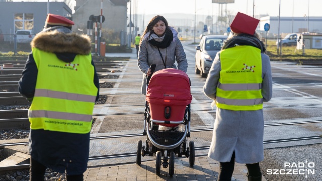 Fot. Robert Stachnik [Radio Szczecin] Uwaga na przejazd kolejowy. Wspólna akcja Policji i PKP [ZDJĘCIA]