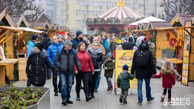 Fot. Robert Stachnik [Radio Szczecin] Ostatnia szansa na zakupy. Świąteczny jarmark dobiega końca [DUŻO ZDJĘĆ]