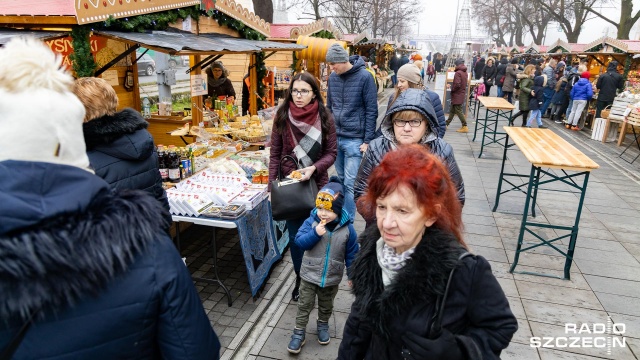 Fot. Robert Stachnik [Radio Szczecin] Ostatnia szansa na zakupy. Świąteczny jarmark dobiega końca [DUŻO ZDJĘĆ]