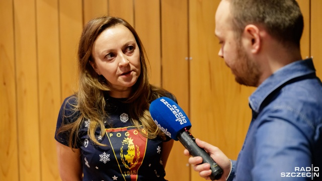 W tym roku na Boże Narodzenie piłkarze Pogoni Szczecin zaśpiewali kolędę "Wśród nocnej ciszy" jako prezent dla kibiców. Fot. Robert Stachnik [Radio Szczecin] Piłkarze Pogoni Szczecin z życzeniami i kolędą [WIDEO, DUŻO ZDJĘĆ]