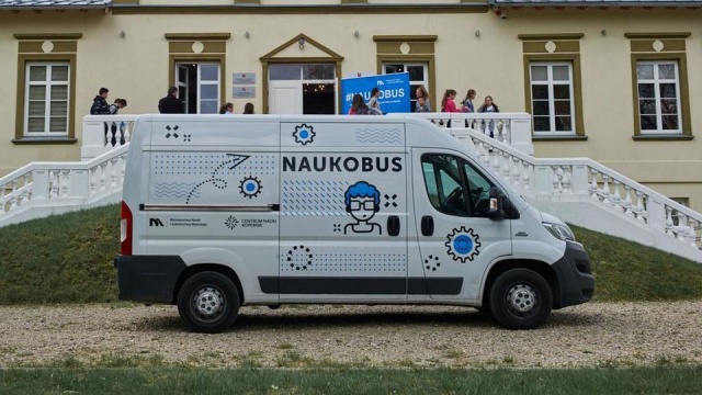 W 2019 roku dwa Naukobusy i Planetobus odwiedzą łącznie blisko 300 szkół. Inicjatywa Ministerstwa Nauki i Szkolnictwa Wyższego oraz Centrum Nauki Kopernik ma zachęcić dzieci i młodzież do poznawania praw nauki i samodzielnego eksperymentowania.